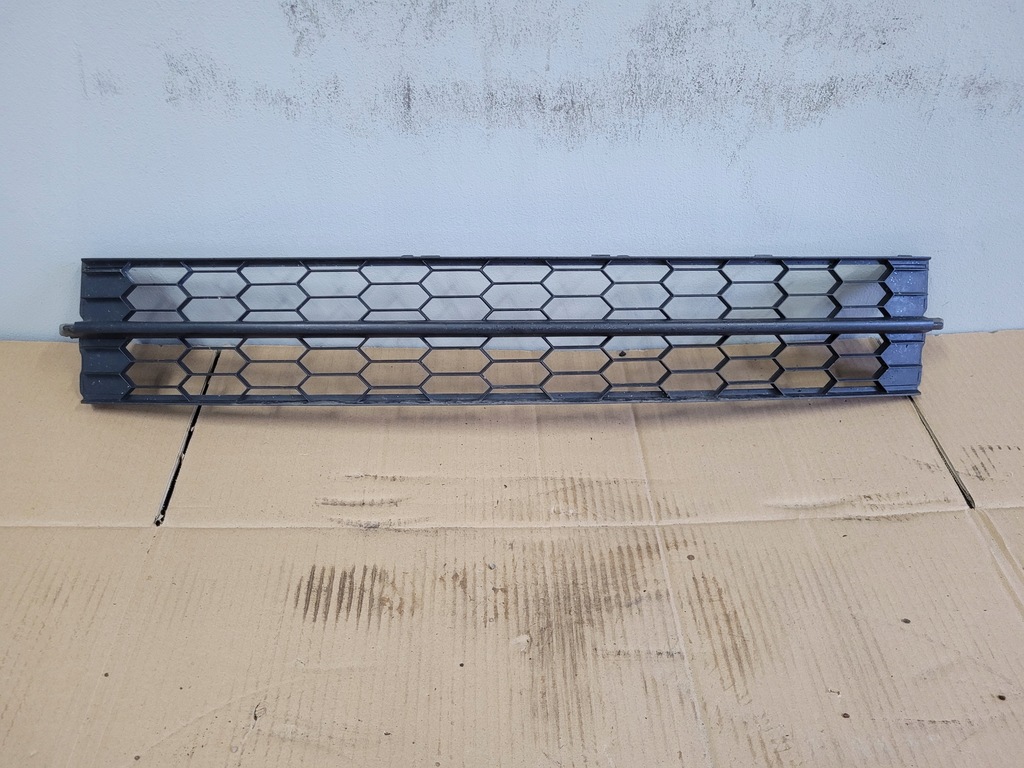 фото №1, Skoda rapid решётка бампера средняя 5ja853677