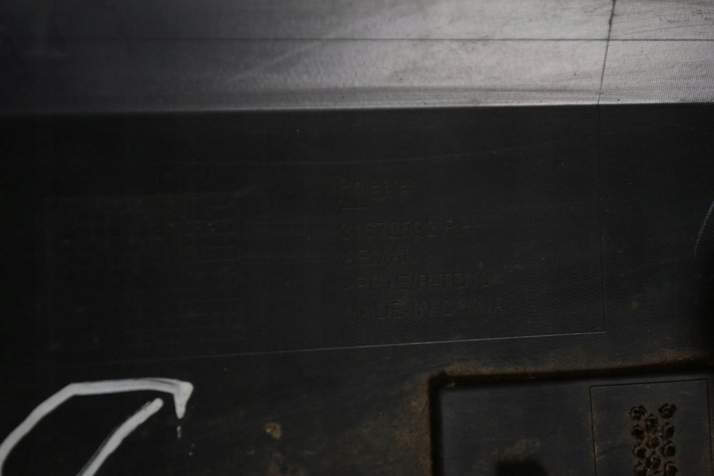 фото №9, Polestar 2 2021 права сторона поріг