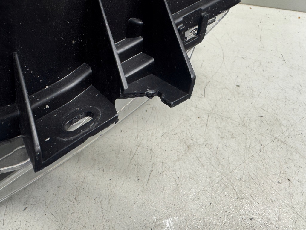 Tesla 3 протитуманна фара led drl правий перед 1507933-10-c в Україні