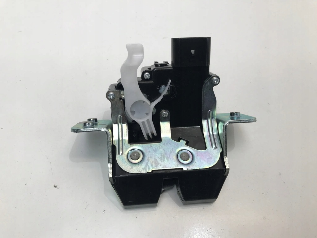 фото №1, Kia niro ev ii 2023 замок кришки багажника задня