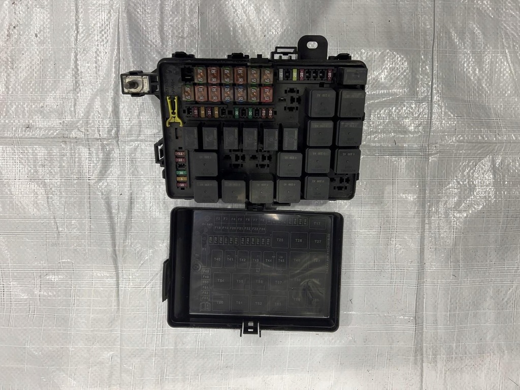 фото №4, Maserati levante коробка запобіжників корпус 670033325