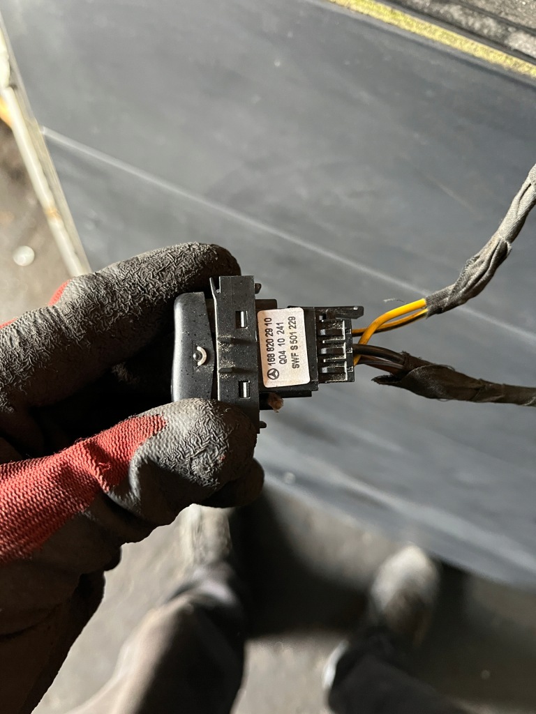 фото №10, Mercedes w168 a-klasa люк a1687800029 0390200003