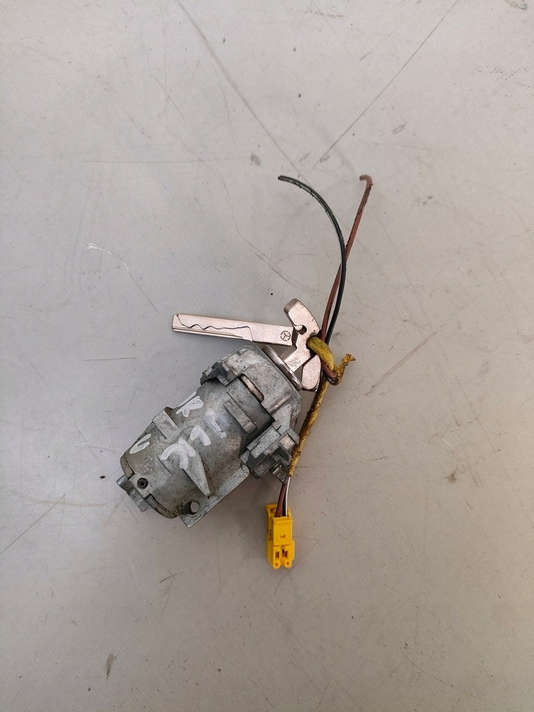 фото №1, Mercedes glk вкладка замка 2xklucz