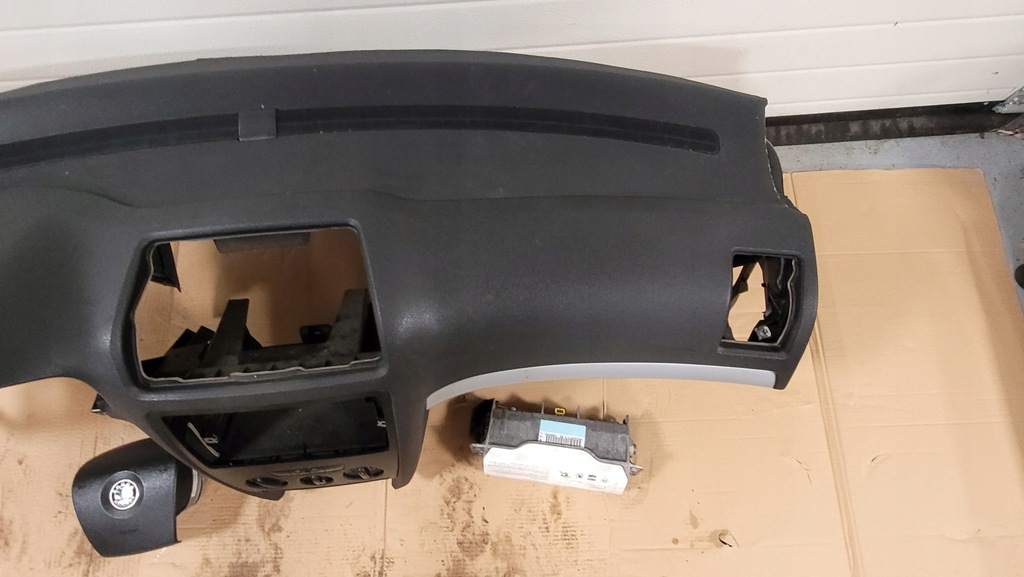 фото №5, Консоль панель приладів панель приладів +2x подушка skoda octavia ii europa оригінал демонтаж