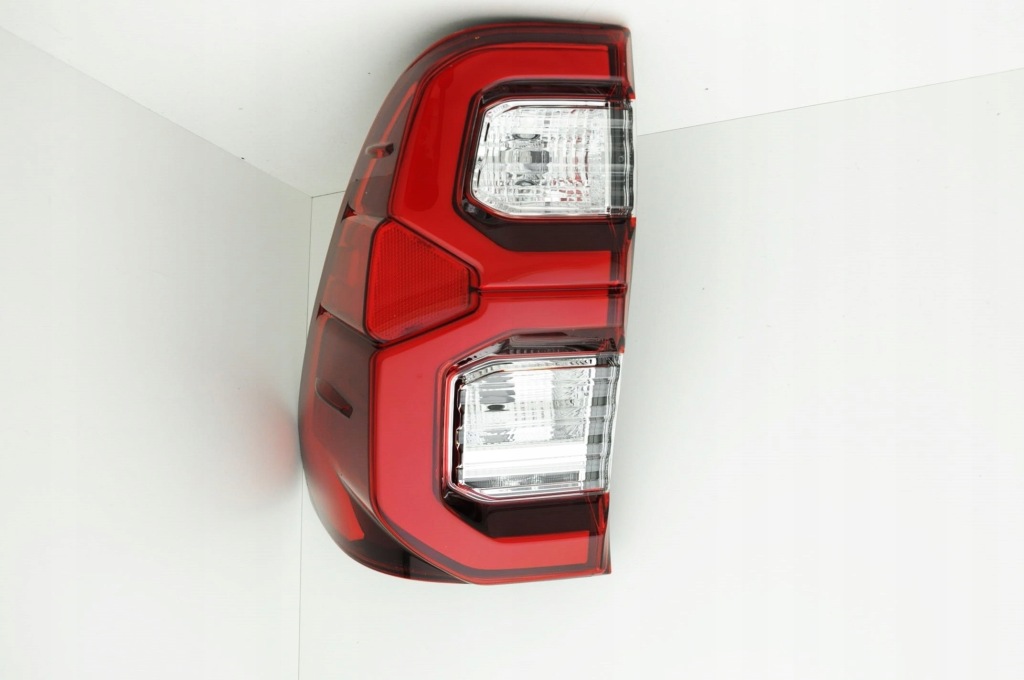 фото №1, Toyota hilux 2020- лампа задняя левая nowa led