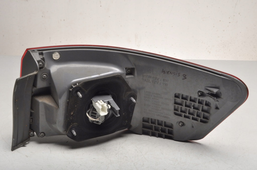 Toyota avensis t27 рестайлинг  фонарь  левая задняя левый задний  led седан Киев