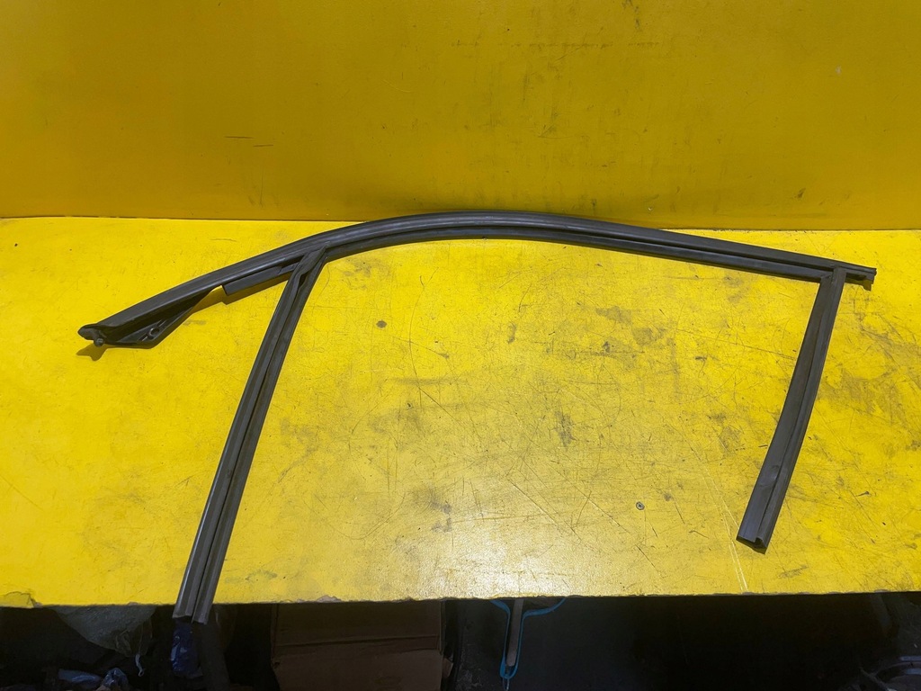 фото №6, Bmw 1 e81 e87 2007 прокладка szyby/drzwi левый перед