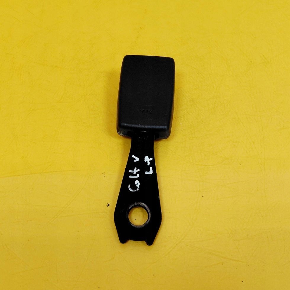 Клипса поперечина безопасности левый  перед mitsubishi colt nr1454 в Украине