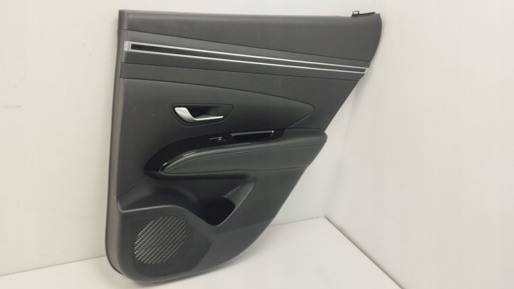 фото №1, Обшивка дверь правый задняя hyundai tucson iv 83302-n7050