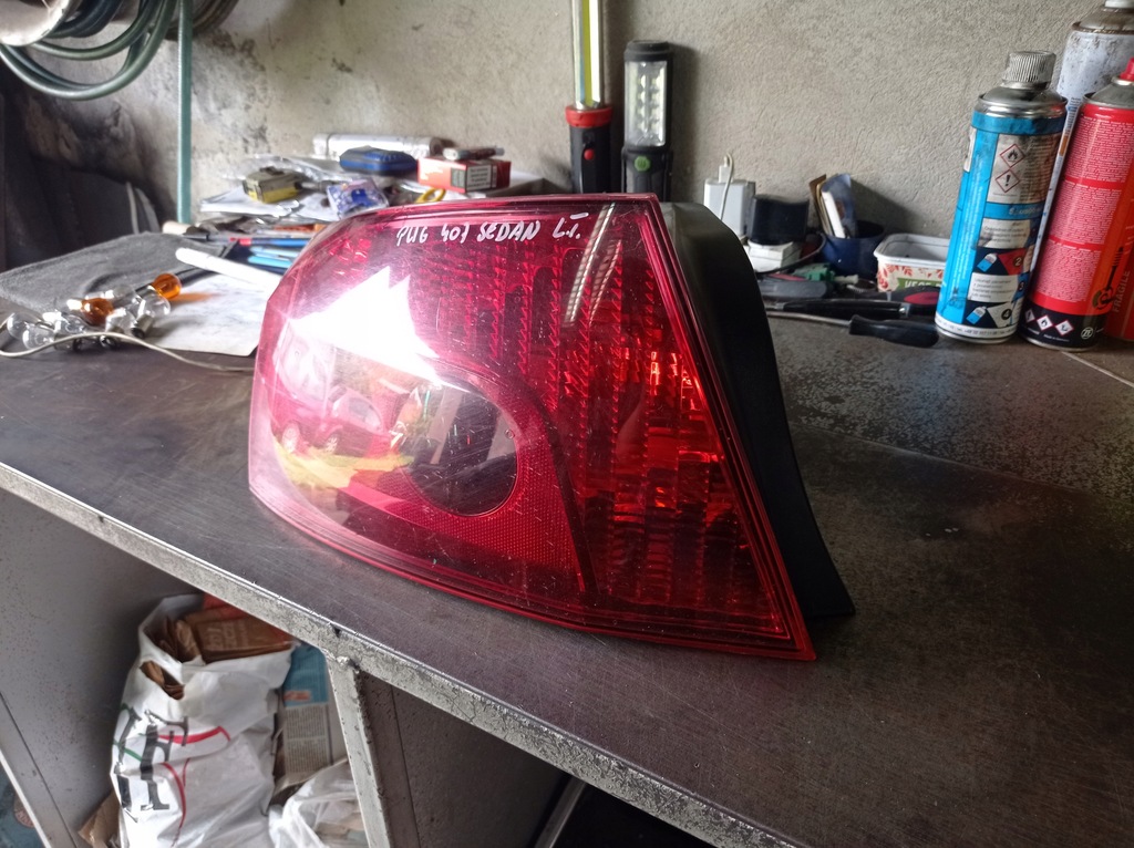 фото №9, Peugeot 407 sedan - лампа лівий задня