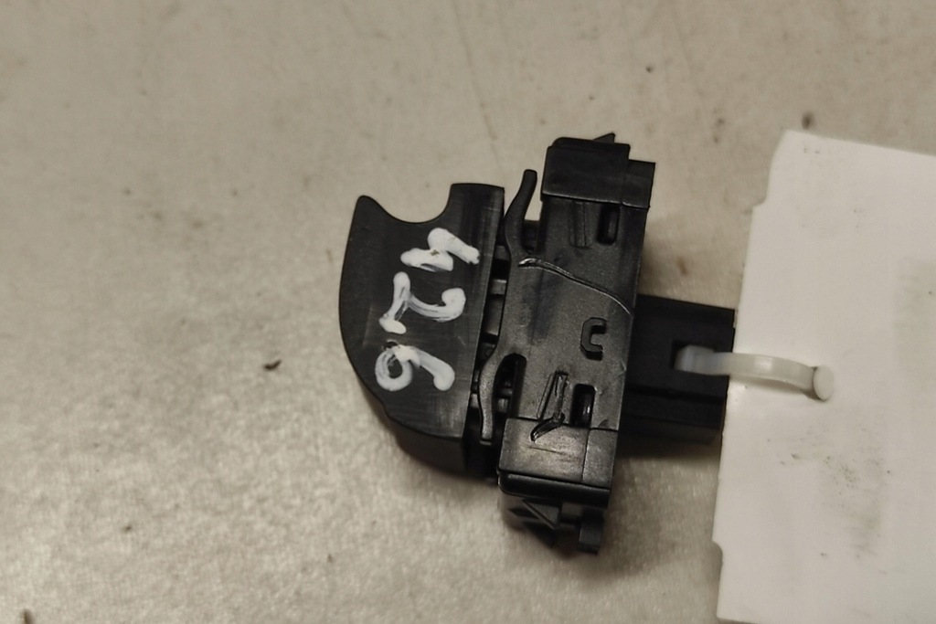 фото №1, Кнопка керування вікон задніх правих двері renault