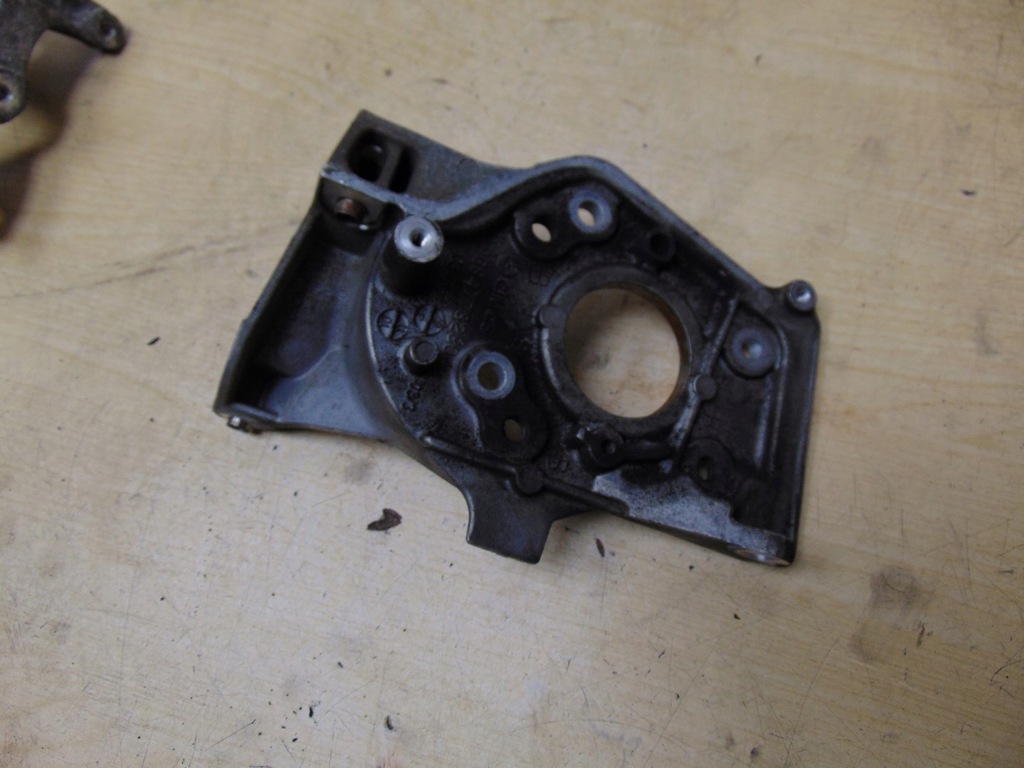 фото №6, Кронштейн основание насоса впрыска mazda 5 ii cw 2010- 1.6 hdi 8v 9684778280