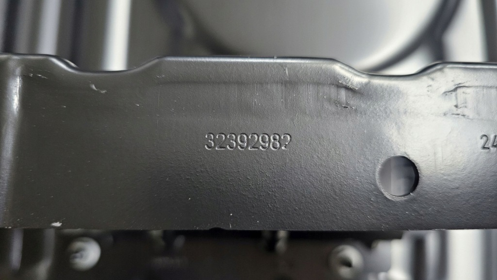 фото №12, Volvo xc40 v90 ii v60 ii 2024 корпус кронштейн аккумулятора 31656857 32314236