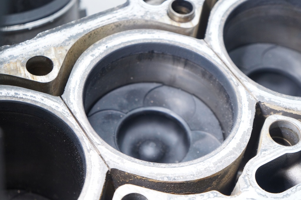 фото №10, Блок двигателя двигатель блок цилиндры поршень volvo d5244t4 s60 i s80 исправный