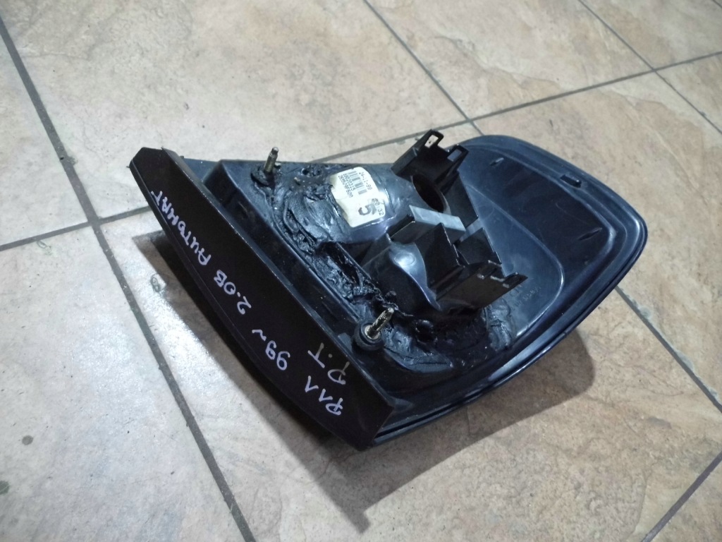 Nissan p11 2.0b 98' лампа правий задній 89020315 Недорого