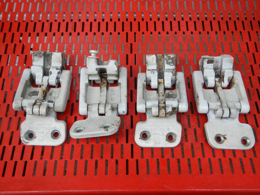 фото №1, Петля петли задняя vw t4 transporter ломаные