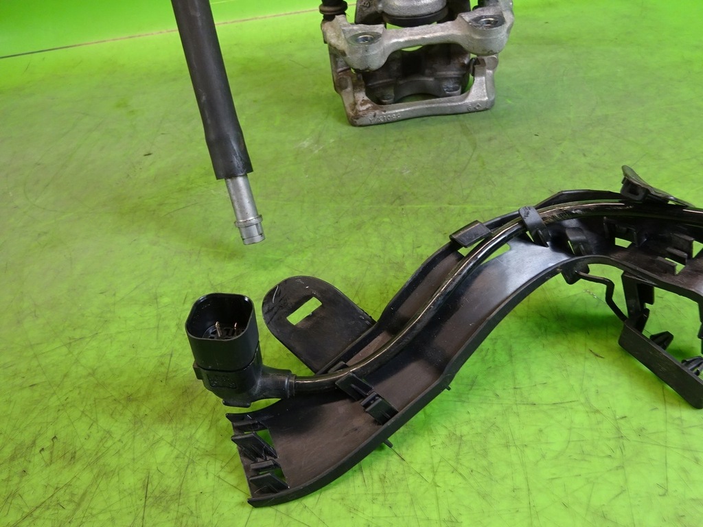 фото №8, Суппорт тормозной левый задний infiniti qx30 q30 18r