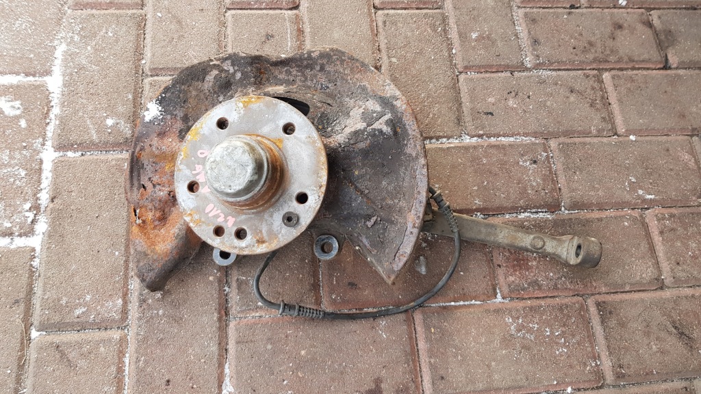 Купити Поворотний кулак ступиця передня правий mercedes w210 amg