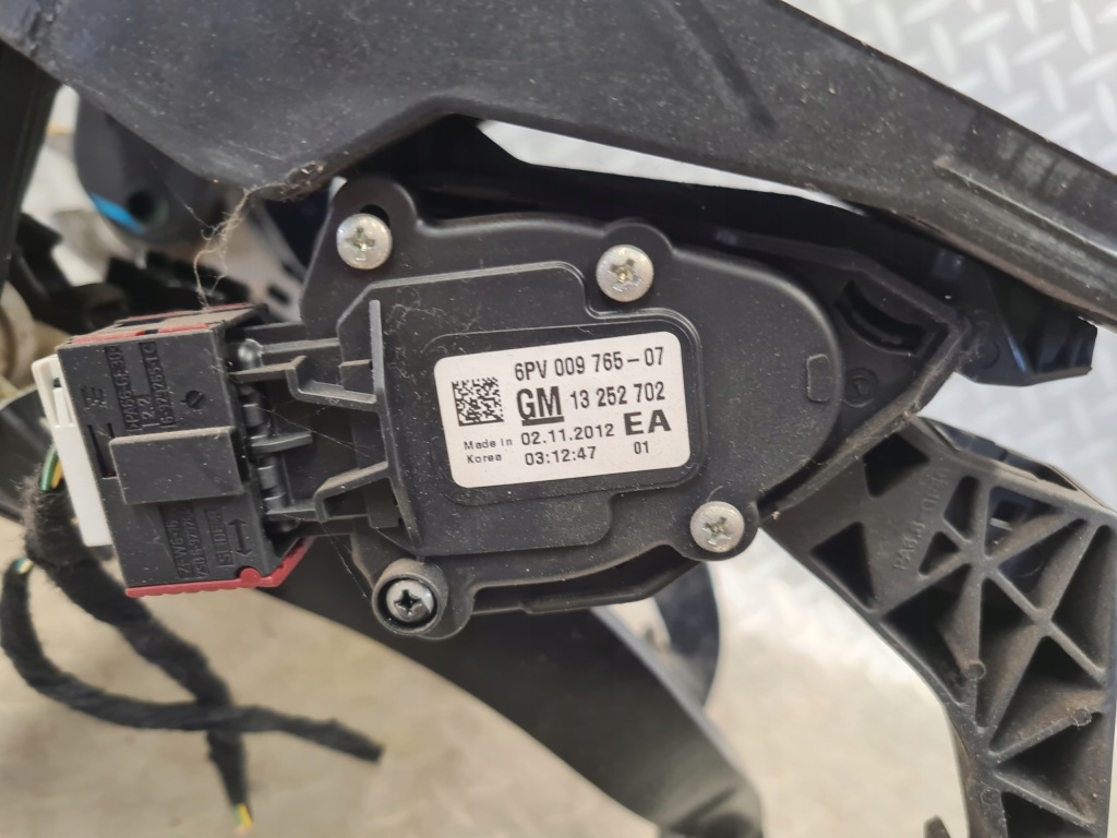 Педали педаль газа тормоза chevrolet cruze 13337333 европа комплект с Разборки