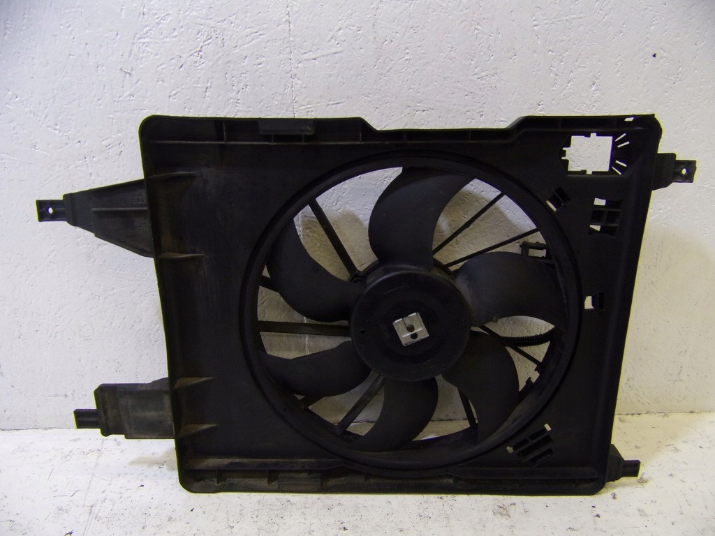 Купити Вентилятор радіатора renault scenic 2 1.5 dci 8200151465