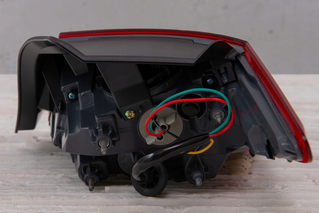 фото №13, Hyundai elantra cn7 2020-2023 лампа karoseryjnatylna левая 5pin 92401aa000