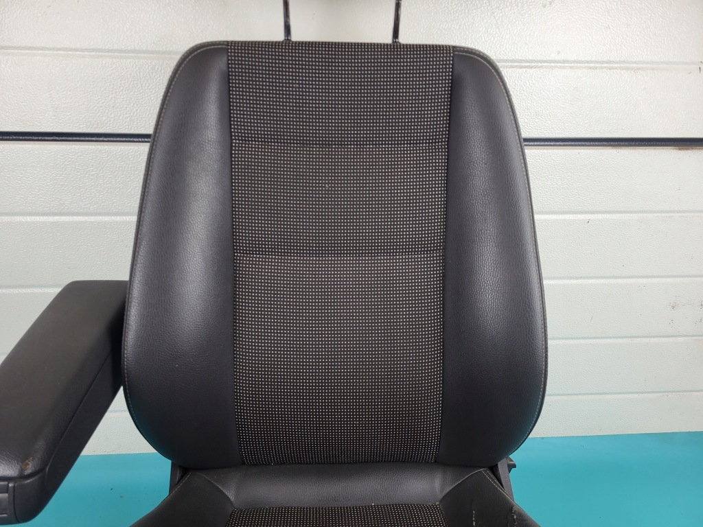 Opel zafira b 09r сиденье водителя левый подлокотник europa с Разборки