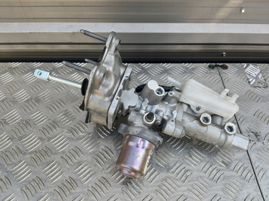 фото №1, Renault zoe насос гальмівна 12-