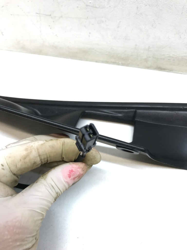 фото №7, Tesla s правая молдинг датчик доводчик крышки 6007570-00