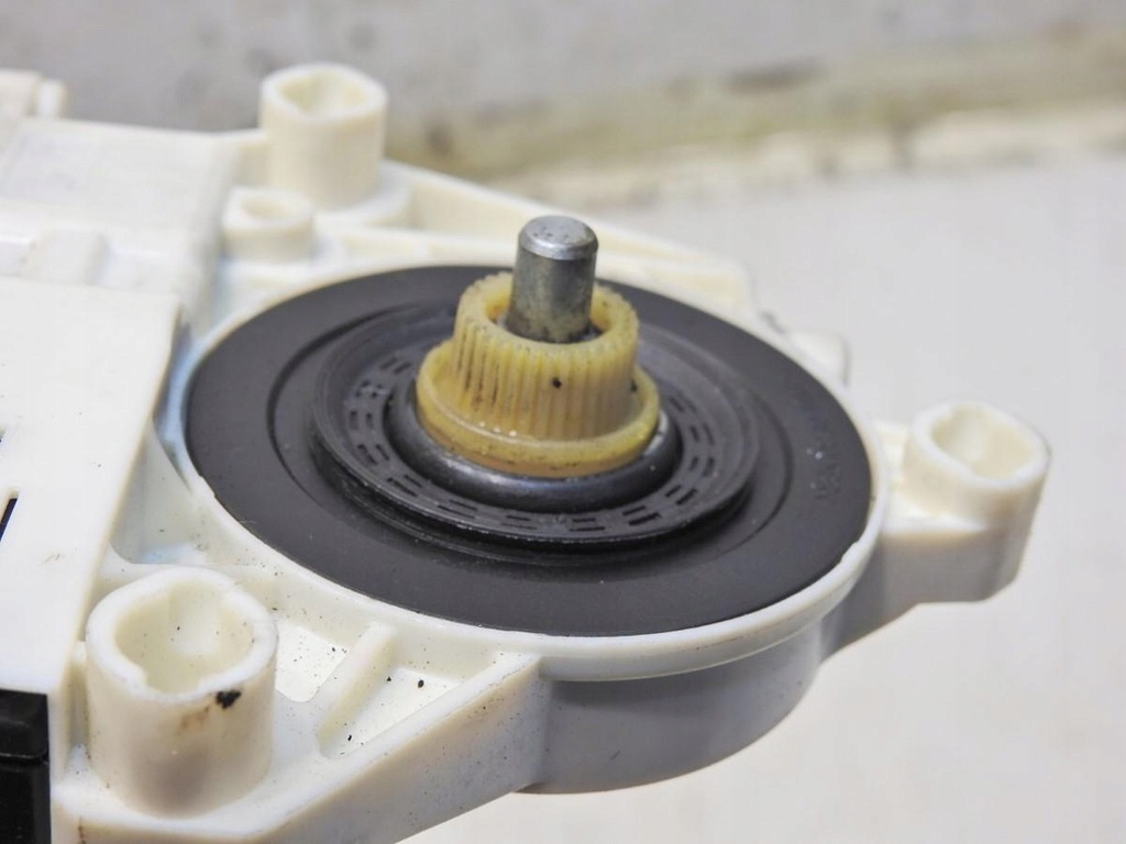 фото №7, Моторчик опускания стекло левый перед renault latitude 5556210202