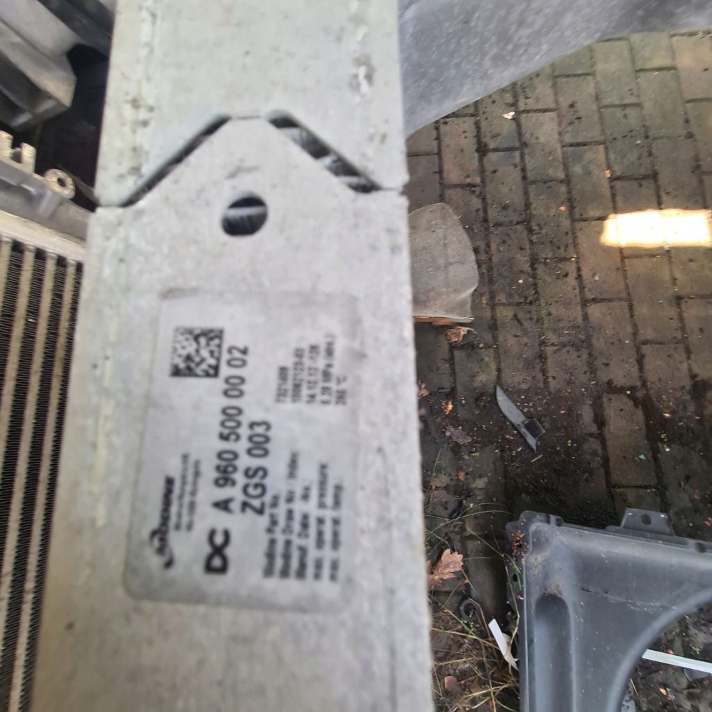 Mercedes actros mp 4 комплект радиатор радиатор a9605002801 a9605000302 Недорого