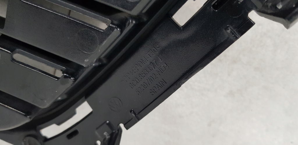 фото №8, Vw polo v 5 r-line решітка бампера середня перед 6c0853677j