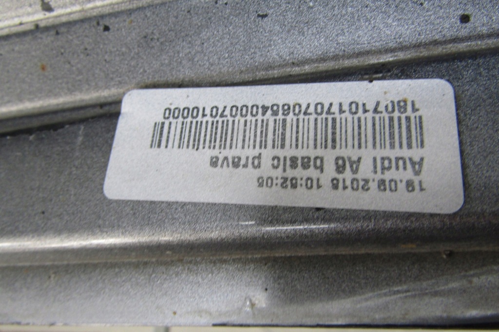 фото №9, Молдинг порог правая audi a6 c8 4k0 накладка 18-