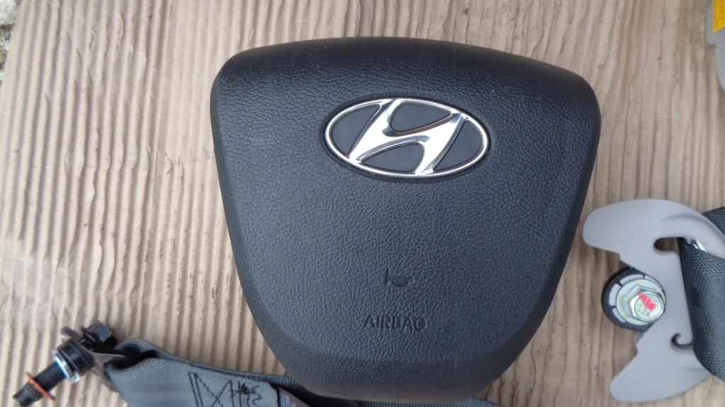 фото №13, Hyundai i20 08-15 приборная панель консоль подушка безопасности ремни идеальное состояние