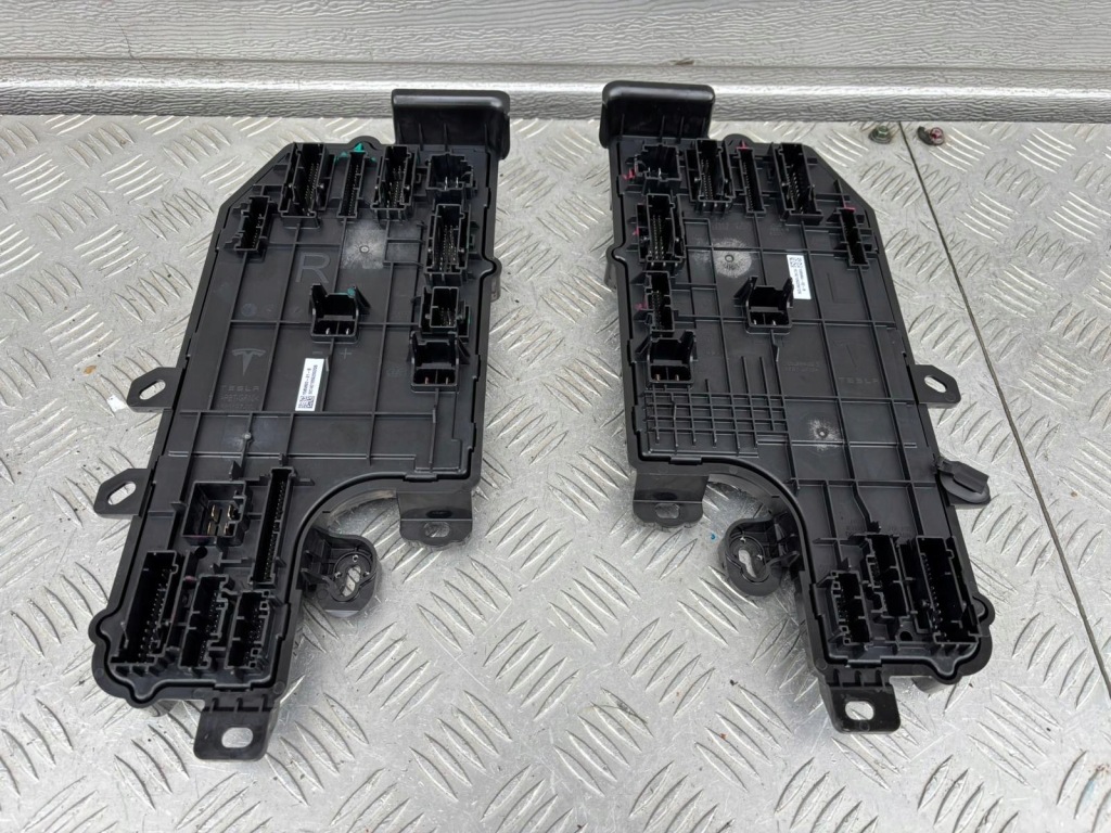 фото №1, Tesla model 3 s plaid 2021r. модуль блок управления ideał 1585694-02-b левый