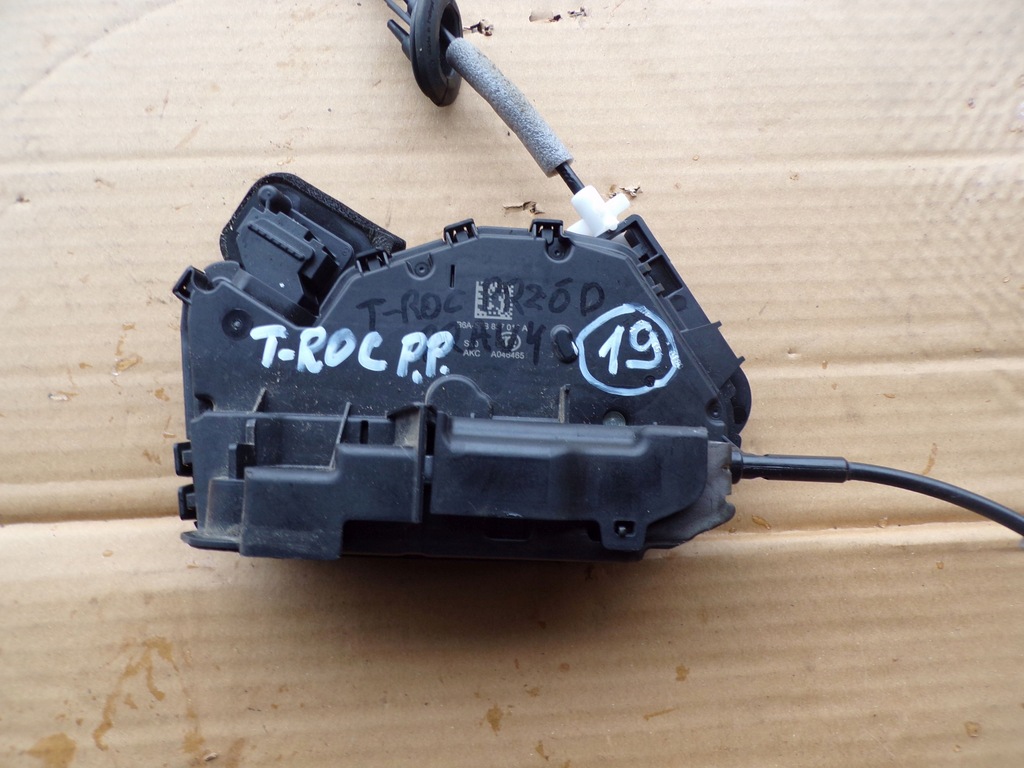 фото №3, Замок ручка дверь правый перед vw t-roc