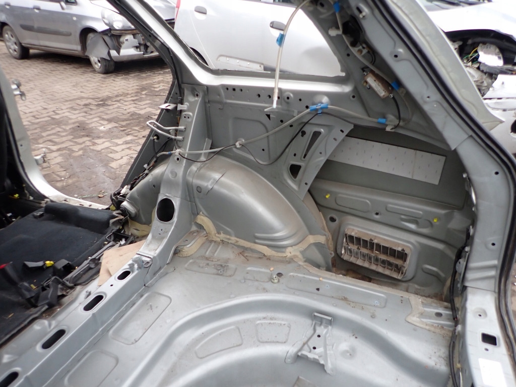 фото №4, Toyota avensis ii t25 kombi крыло задняя правый четверть 1co