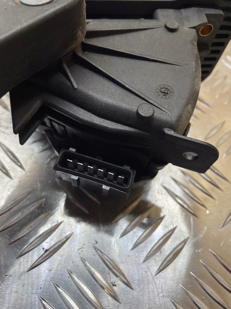 фото №4, Потенциометр газа 30666659 volvo v70 ii 2,4d d5