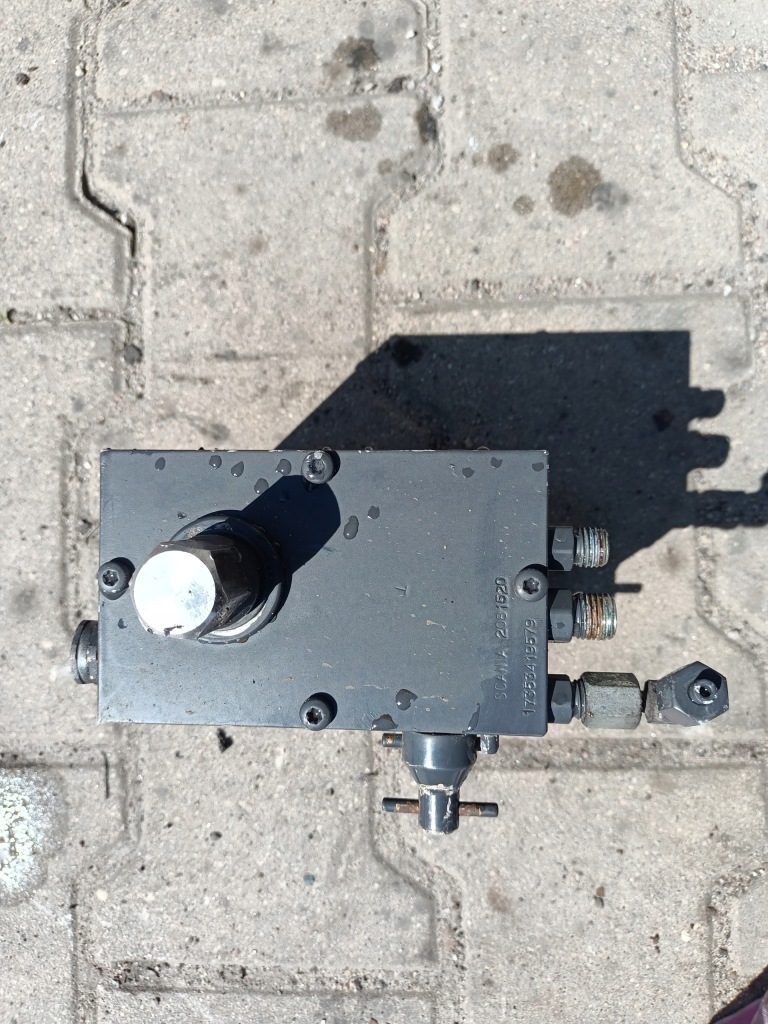 фото №3, Помпа відкидання підйому кабіни scania r s