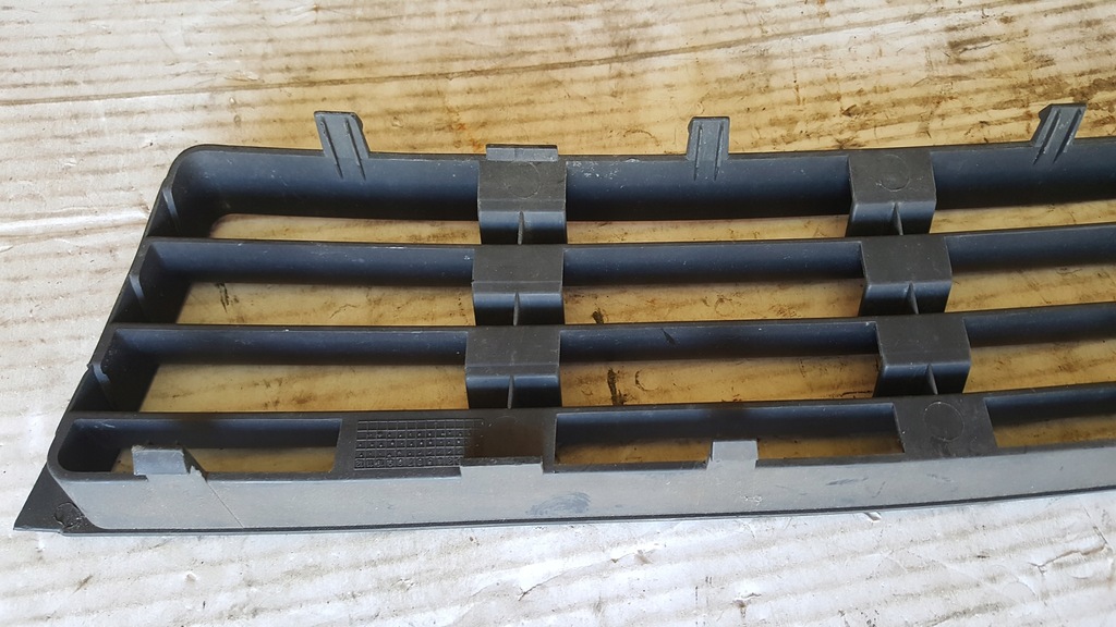 фото №8, Средняя решётка бампера перед audi a4 8d0807683aa