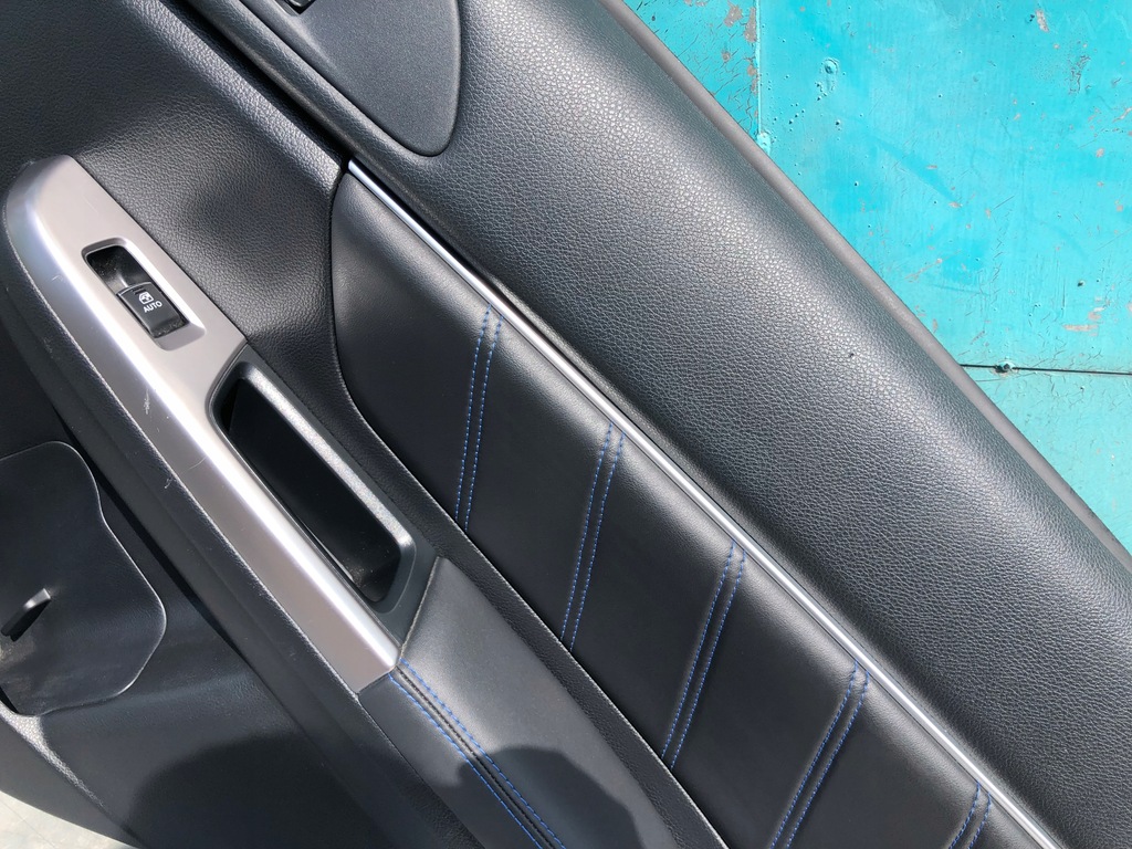 фото №3, Subaru levorg обшивка оббивка двері правий задня