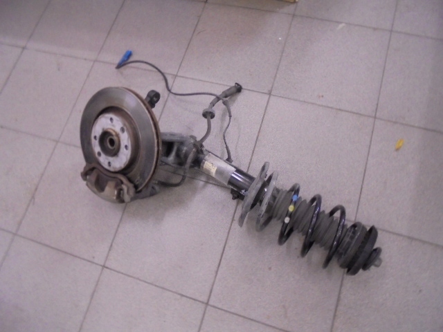 фото №1, Mcperson поворотный кулак правая citroen c4 cactus przed lift 1.2 pure tech 14 rok