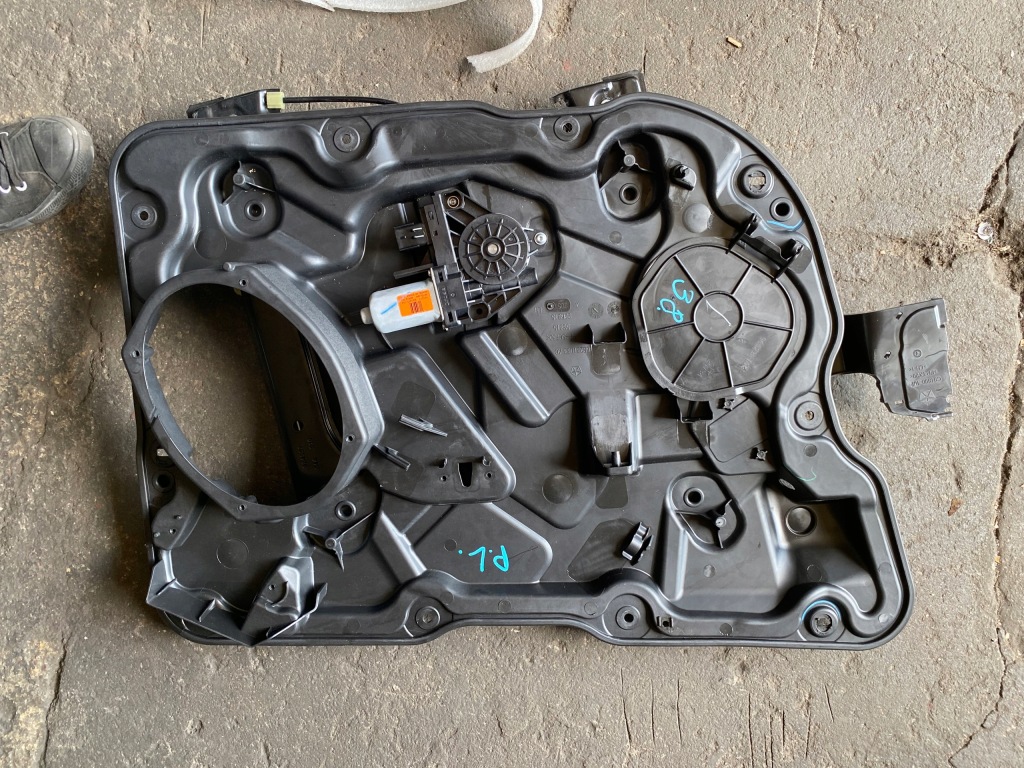 фото №1, 38 jeep grand cherokee wk2 підйомник скло передній