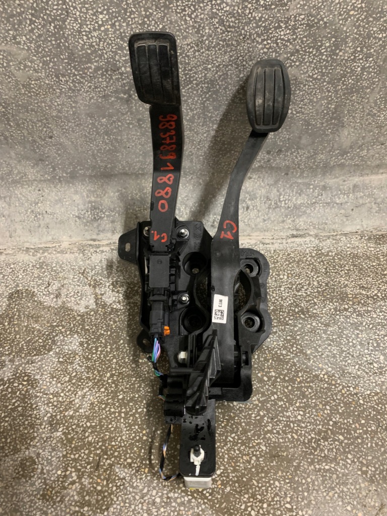 фото №1, Citroen c4 iii 20-23r педали 1,2 thp 9837891880