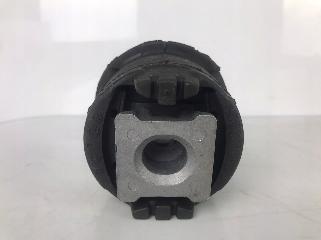 фото №1, Mercedes r171 втулка задній балка подушка 96-15