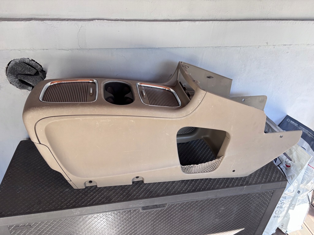 фото №9, Chrysler town country v grand caravan подлокотник длинный туннель box бардачок