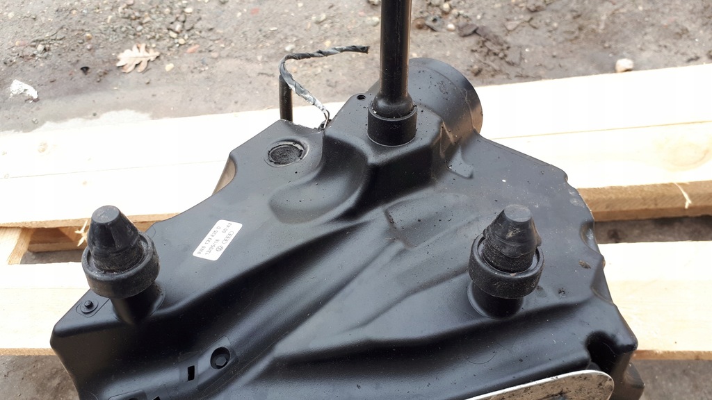 фото №8, Audi оригинальный номер 8w0133835d