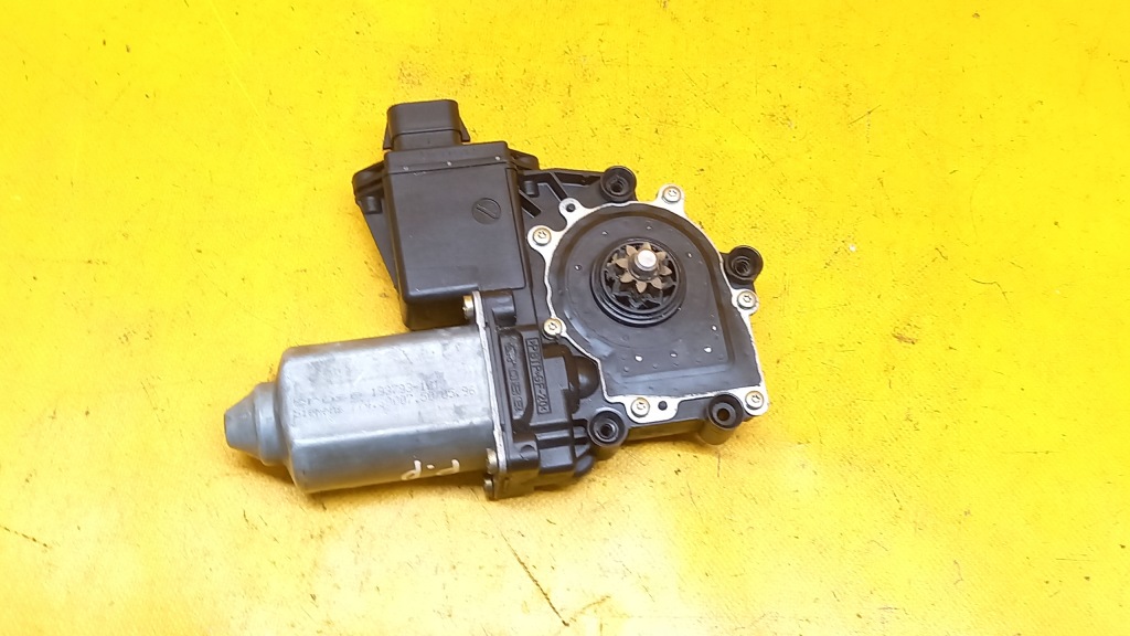 Моторчик el.szyby перед правий omega b 90520248 Київ