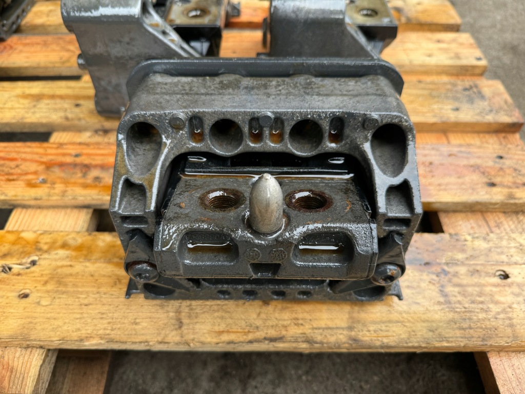 фото №1, Подушка двигуна перед коробки actros mp 4