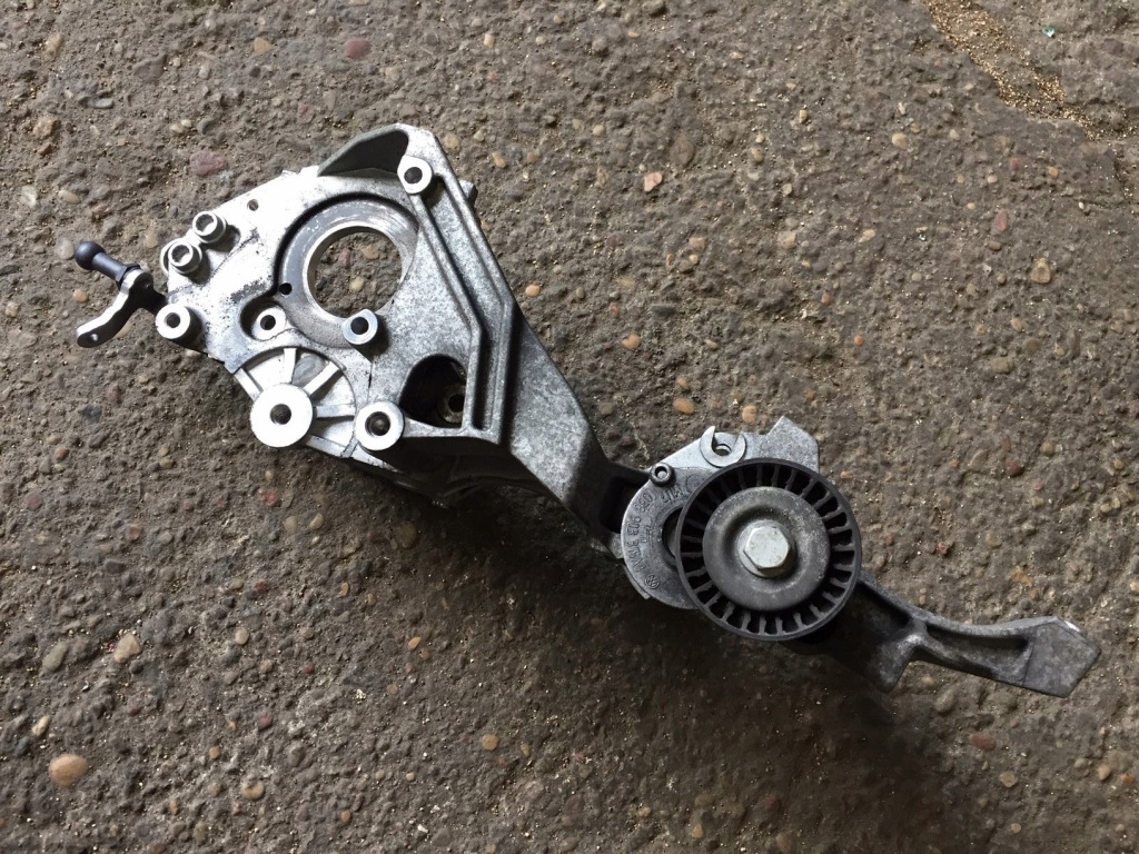 A3 8p 1.6 tdi рестайлінг  кронштейн генератора 03l903143k в Україні