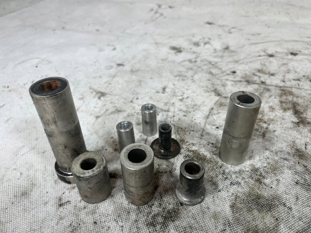 Втулки кріпильні рама двигуна до мотоцикла suzuki tl 1000 Недорого